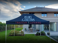 Kurt Goutry a choisi pour une tente pliante spacieuse avec logo.
