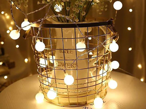 Chaîne extensible avec 100 ampoules LED