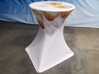 Housse extensible festive avec motif des ballons de fête. Parfaite pour une fête d'anniversaire, de jubilé, ...