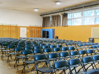 Cette chaise économique est un choix judicieux pour les loueurs ou les organisateurs d'événements