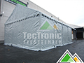 Tente de stockage avec toile en PVC grise, fermé tout autour avec des panneaux latéraux pleins