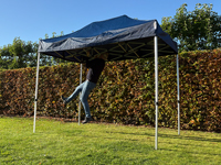 Structure durable : un adulte peut s’y suspendre !