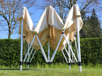 Tente pliante 4x4 Solid 40, montée à moitié