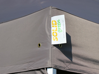 Une bâche de toit en polyester taupe avec un revêtement en PVC