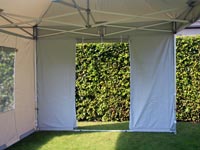 Le cadre de sol donne plus de stabilité à votre barnum