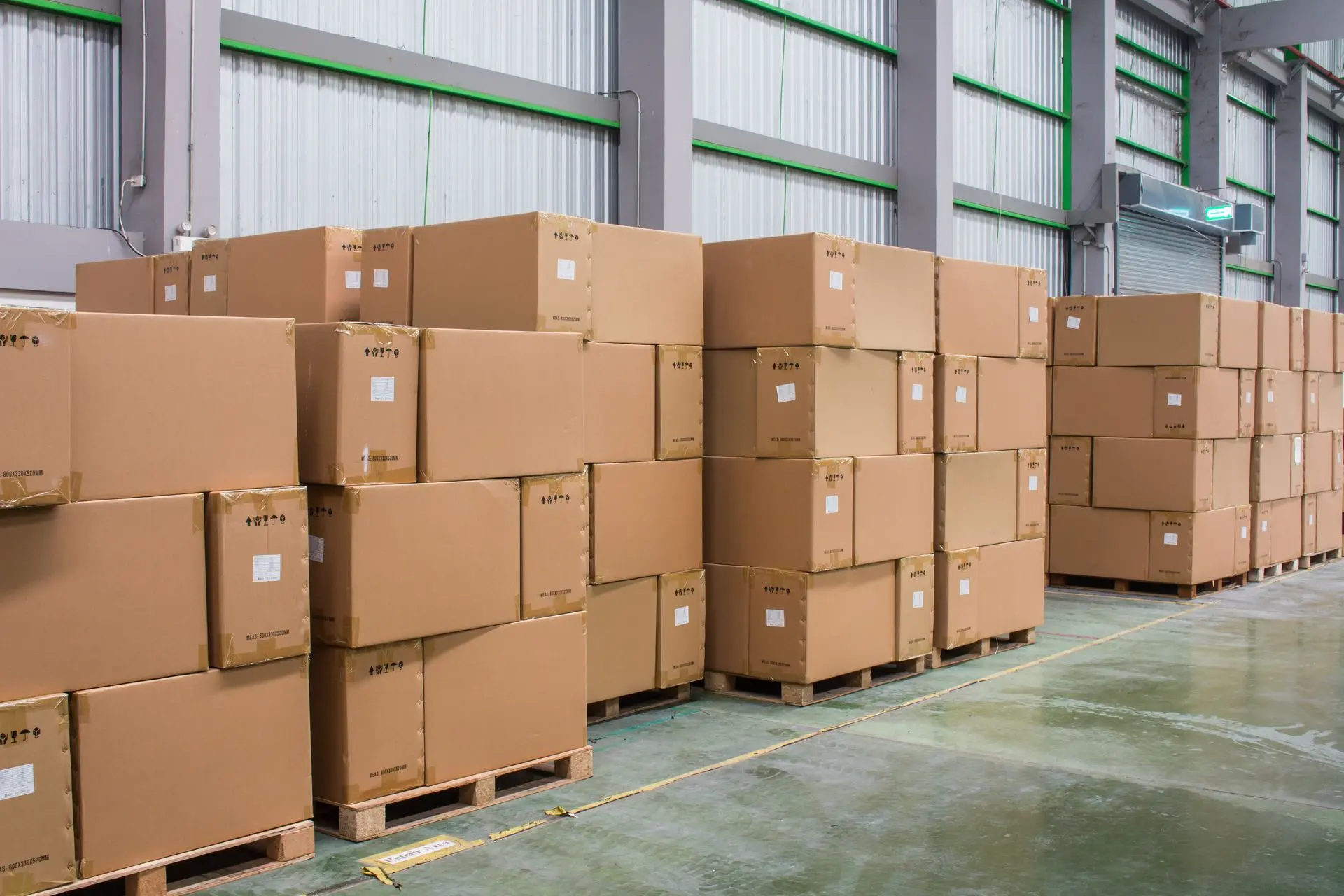 Cartons d'une tente de réception