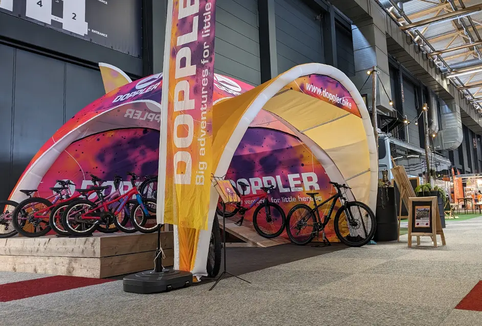 Doppler opblaasbare bedrukte tent