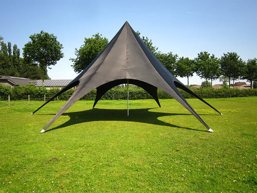 Grote 14 m stertent met centrale mast