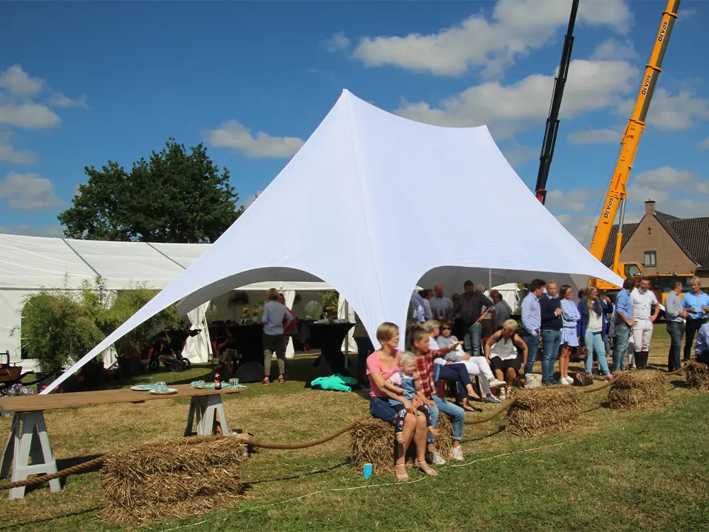 Witte elegante stervormige tent