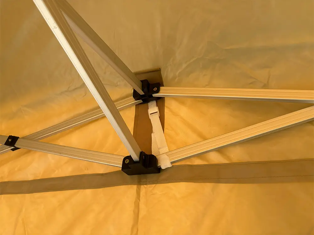 Extra bevestiging rond het frame