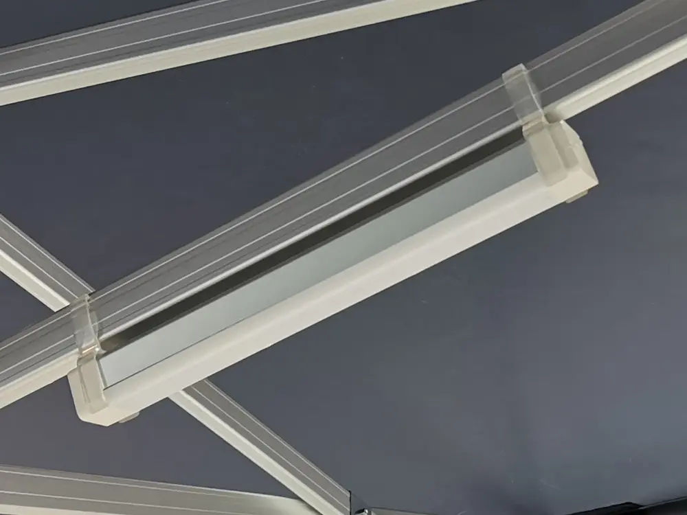 LED balk in vouwtent, hier uitgeschakeld