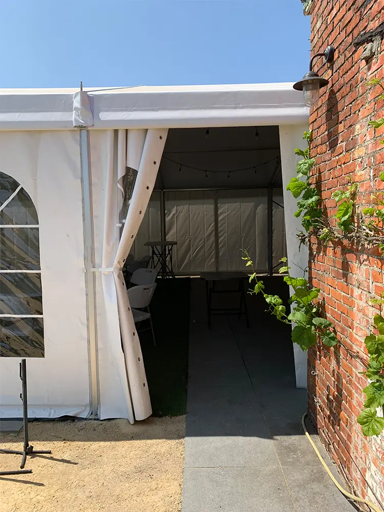Ingang met deuropening - kadertent 6 meter