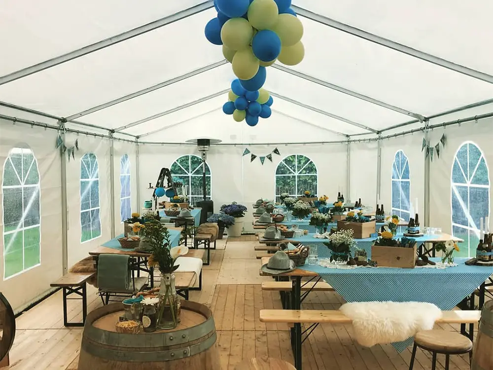 Moduletent in gebruik voor een verjaardagsfeest