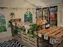 Kadertent met bar, koelkast en aankleding