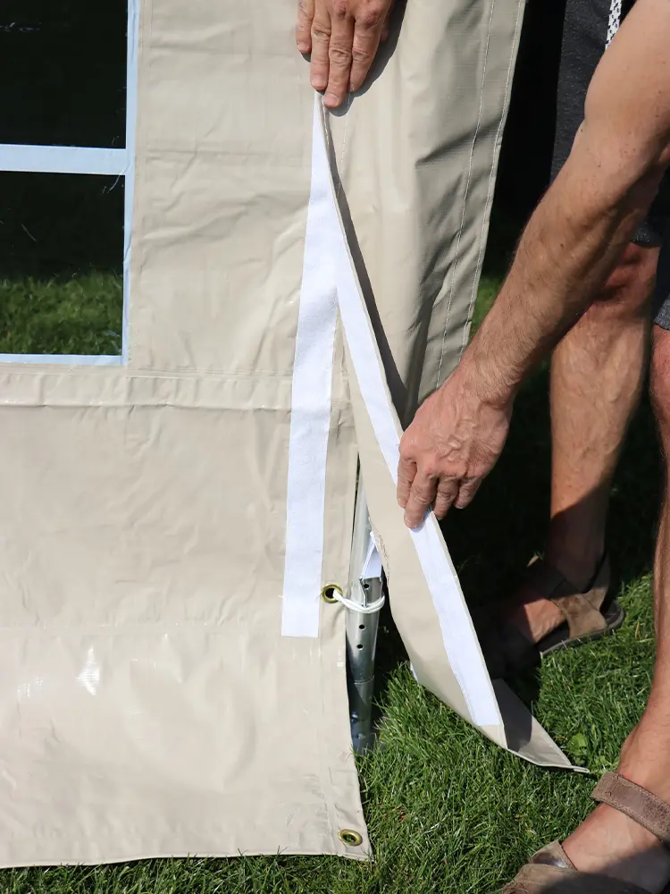 Winddichte partytent met velcrostroken