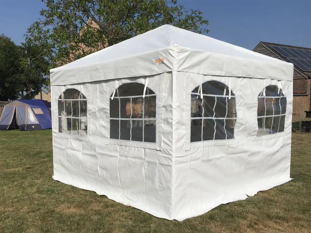 Elke partytent wordt met een complete zijwandenset verkocht